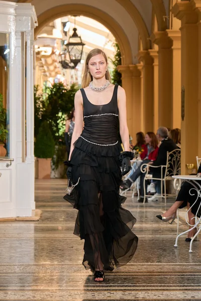 Look 64